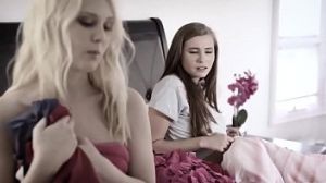 Подруга жены попросилась осталась на ночевке