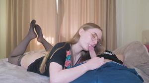 Сын два раза кончил в рот маме в очках