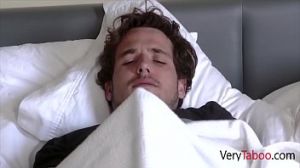 Сын перепутал таблетки и выпил виагру по ошибке