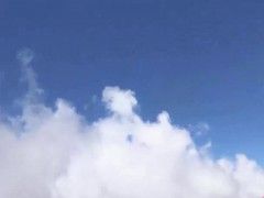 Зрелая медленно раздевается и показывает волосатую пизду на камеру